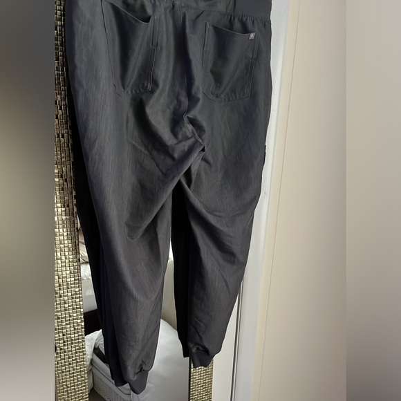 FIGS gray Zamora joggers - Picture 8 of 11